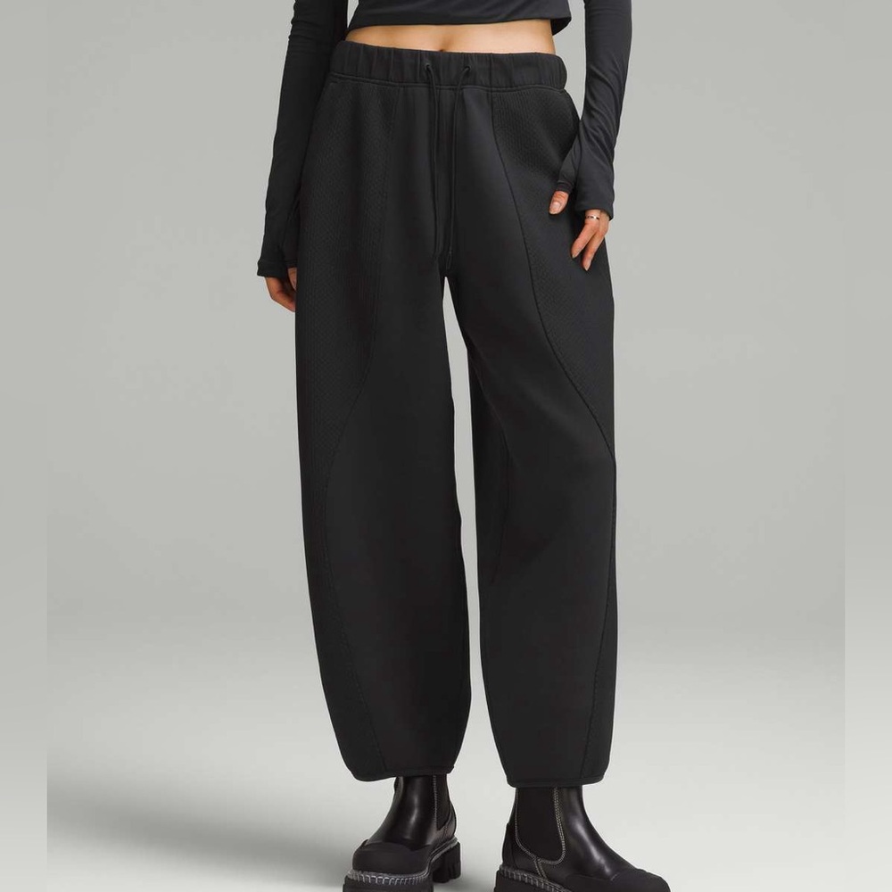 Lululemon Mixed Fabric Relaxed-Fit
Tapered HR Pant BLK S